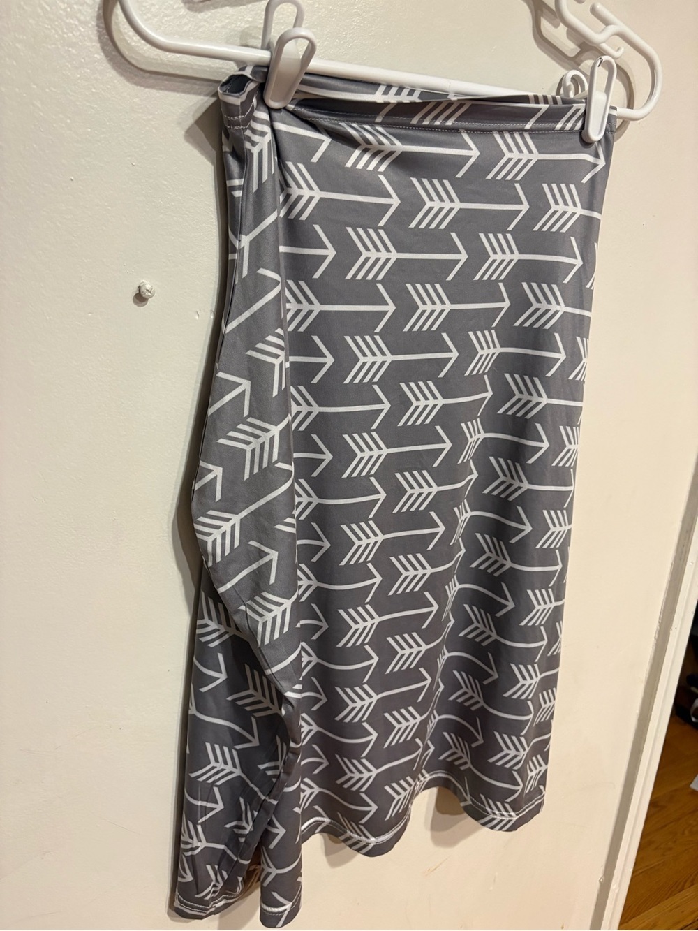 Multi use baby nursing cover privacy stretch arrows design